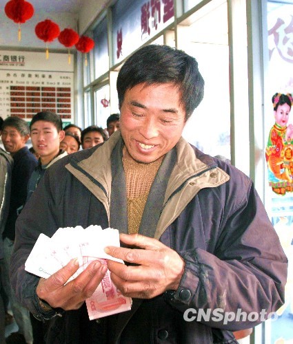 统计局:中国城镇居民2011年人均收入近2.4万元