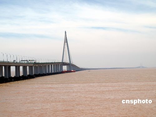 杭州湾跨海大桥开通4年 将首次接受台风考验