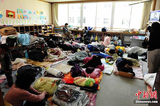 资料图：东日本大地震发生后，日本民众在避难所避难。<a target='_blank' href='http://www.chinanews.com/'>中新社</a>记者 侯宇 摄