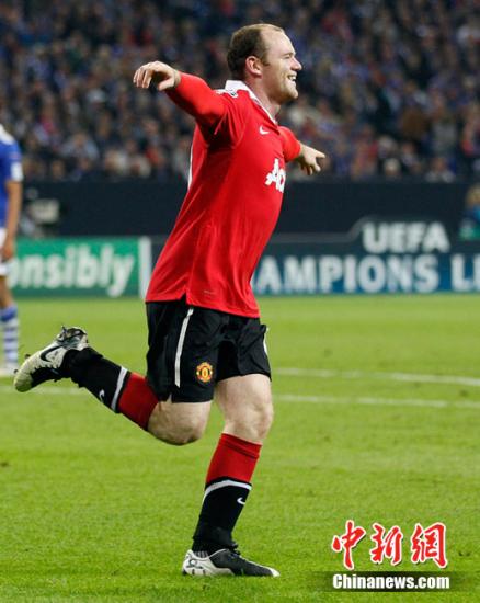 北京时间2011年4月27日凌晨2时45分，2010-2011赛季欧冠半决赛首回合的较量，沙尔克04坐镇主场0-2不敌英超劲旅曼联，本赛季欧冠主场全胜纪录宣告终结。技高一筹的红魔由吉格斯和鲁尼在下半场3分钟内连进两球，锁定胜局。