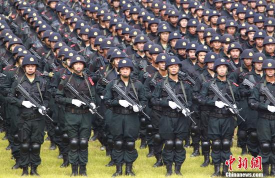 资料图:武警部队。<a target='_blank' href='http://www.chinanews.com/'>中新社</a>发 陆建东 摄 图片来源:CNSPHOTO 资料图:武警部队。<a target='_blank' href='http://www.chinanews.com/'>中新社</a>发 陆建东 摄 图片来源:CNSPHOTO