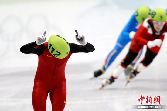2010年2月17日，温哥华冬奥会短道速滑女子500米的比赛在温哥华太平洋体育馆结束，中国选手王濛摘得金牌。a target='_blank' href='/'中新社/a发 盛佳鹏 摄
