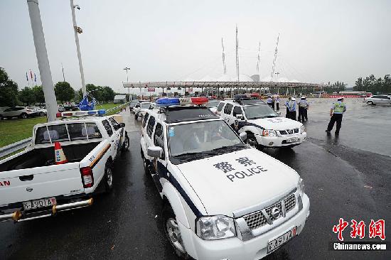 南京大客车被劫持事件两名人质成功获救