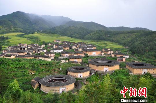 Photo shows Fujian tulou in East China's Fujian Province.  (Photo/China News Service)