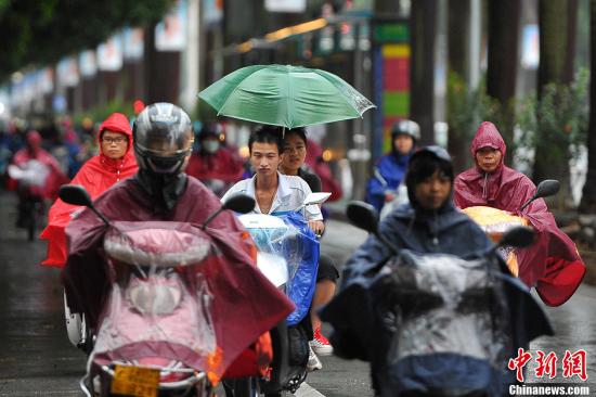 资料图:台风“温比亚”来袭。中新社发 洪坚鹏 摄 资料图:台风“温比亚”来袭。中新社发 洪坚鹏 摄