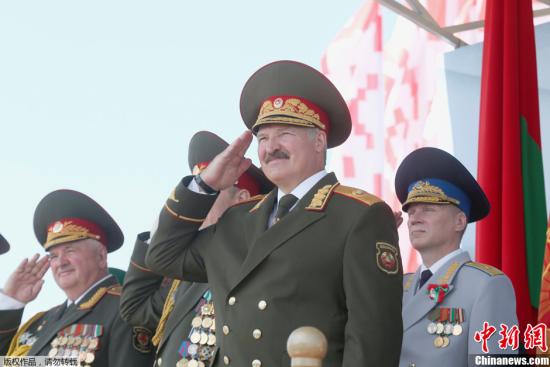 资料图：白俄罗斯总统卢卡申科出席阅兵式。