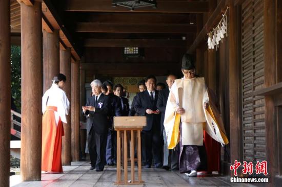 日本内阁成员及议员8·15再度“扎堆”参拜靖国神社 