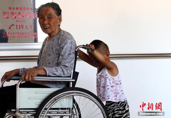 美媒：中国社会老龄化拖累经济增长前景