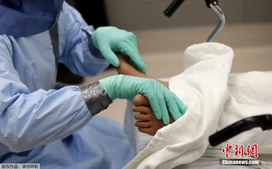 世卫组织称埃博拉疫苗最早明年1月接种 