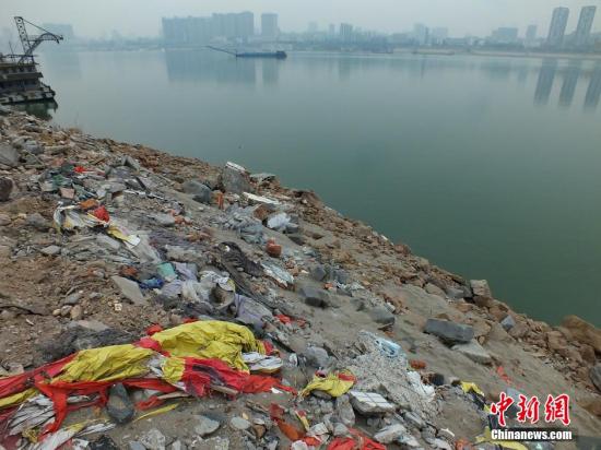 中国建筑垃圾年产18亿吨 资源化率不足10%