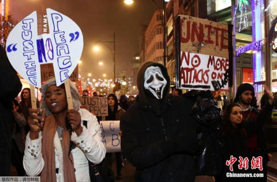 千余人在美驻英使馆前示威 抗议警察枪杀黑人免诉