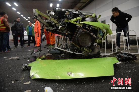 北京警方回应“鸟巢车祸”：车辆撞上隧道和护栏