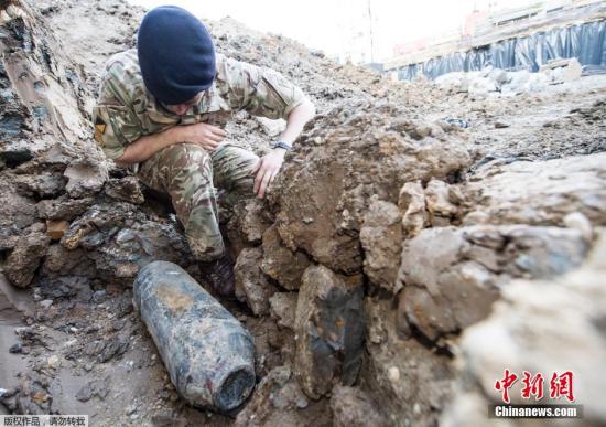 当地时间2015年5月22日，英国伦敦，温布利球场附近发现一枚二战时期遗留的德国炸弹。