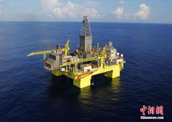 中国首个海上大型深水自营气田陵水17-2开钻