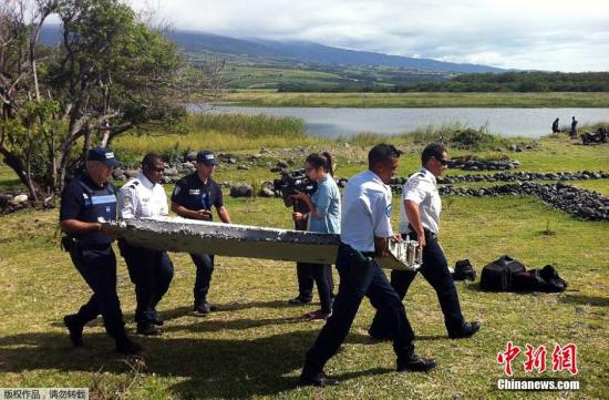 印度洋留尼旺岛的法国空军基地成员7月29日表示，当地时间7月29日，在该岛海岸线上发现飞机残骸。目前调查人员正检查该残骸是否与2014年失踪的MH370航班有关。