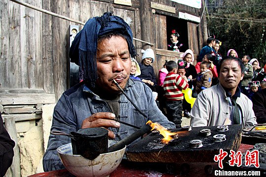 贵州雷山“银匠村”：在“叮叮当当”声中脱贫致富