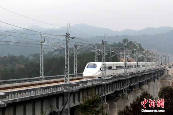 中国标准动车组首次载客运行