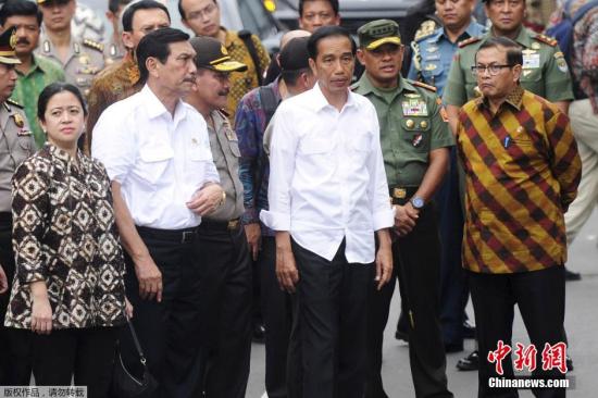 据法新社报道，当地时间1月14日，印度尼西亚首都雅加达发生爆炸，印尼总统佐科抵达雅加达爆炸现场。