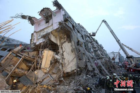 资料图：2016年，台南维冠金龙大楼倒塌。