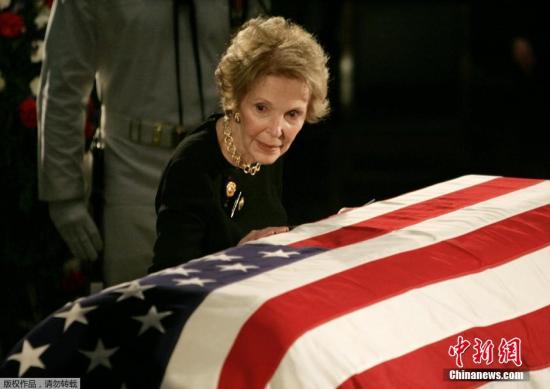 南希·里根去世 奥巴马称赞其在慈善事业上贡献