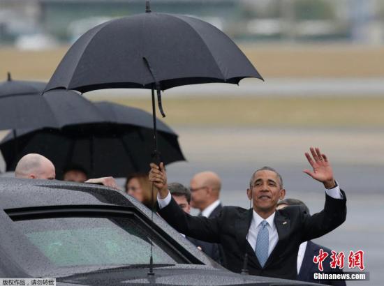 当地时间3月20日，美国总统奥巴马（前）抵达古巴首都哈瓦那何塞·马蒂机场。