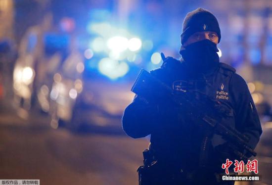 资料图：比利时警方在恐袭发生后巡逻。