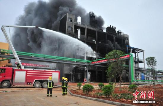 资料图：江西省樟树市盐化基地一化工企业发生火灾事故。曾广超 摄