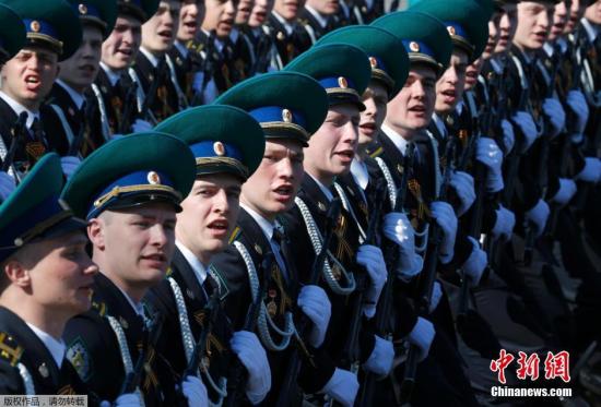 当地时间2016年5月9日，俄罗斯莫斯科，俄罗斯在莫斯科红场举行纪念卫国战争胜利71周年阅兵式。