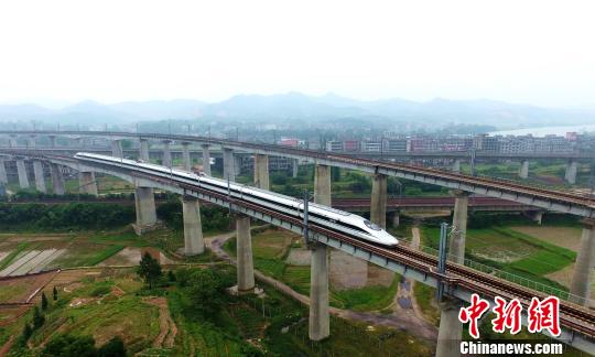 中国铁路十年来最大范围调图 票价不涨