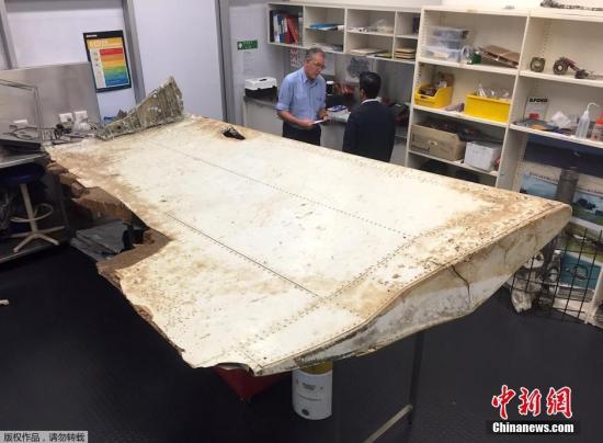 当地时间7月20日，澳大利亚堪培拉，澳大利亚和马来西亚双方人员对上个月在坦桑尼亚发现的飞机碎片进行研究，双方将对碎片是否属于失事的马航mh370航班客机进行核实。
