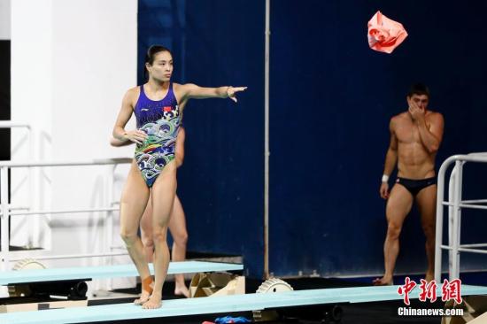 当地时间8月1日，中国跳水队进行抵达里约后的首场训练。吴敏霞进行三米板训练。 中新网记者 富田 摄