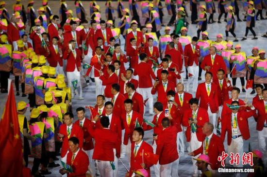 当地时间8月5日晚8时，2016里约奥运会开幕式在里约热内卢马拉卡纳体育场举行，中国代表团入场。<a target='_blank' href='http://www.chinanews.com/' >中新网</a>记者 杜洋 摄