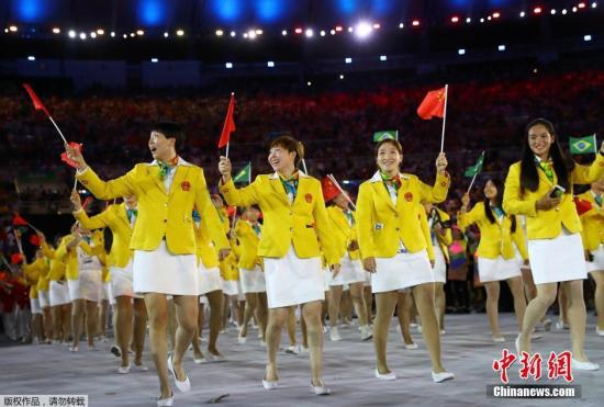 当地时间8月5日晚8时，2016里约奥运会开幕式在里约热内卢马拉卡纳体育场举行，中国代表团入场。