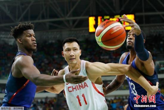 里约奥运会，中国男篮在连续第二届奥运会上一场不胜，赛后，易建联说出了那番无奈的话语。(资料图：图为2016里约奥运会男篮小组赛，中国男篮首战美国队，最终以62：119落败。)