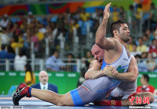 资料图:里约奥运会古典摔跤75公斤级比赛.
