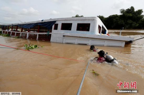 泰国湄南河渡轮翻覆已致26人死亡 船长执照已过期 
