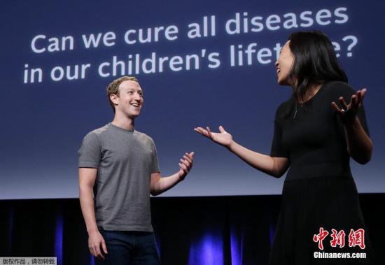 资料图：Facebook CEO马克·扎克伯格（Mark Zuckerberg）及其妻子普里西拉·陈（Priscilla Chan）。