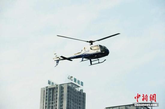 香港直升机降落翻覆调查报告:滑行器被草缠住