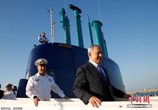 资料图：以色列总理内塔尼亚胡参观“拉哈夫”号潜艇。