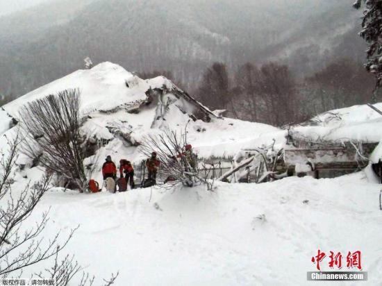 意大利遭雪崩酒店被埋人数或达35人 无生命迹象