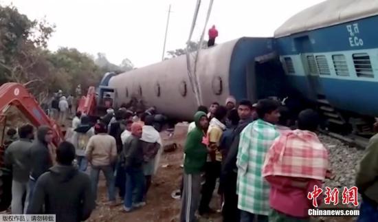 印度列车脱轨事故已致39人死亡 轨道或遭蓄意破坏