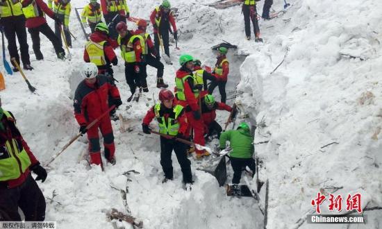 意大利酒店遇雪崩被埋致18人死亡 仍有11人失踪 