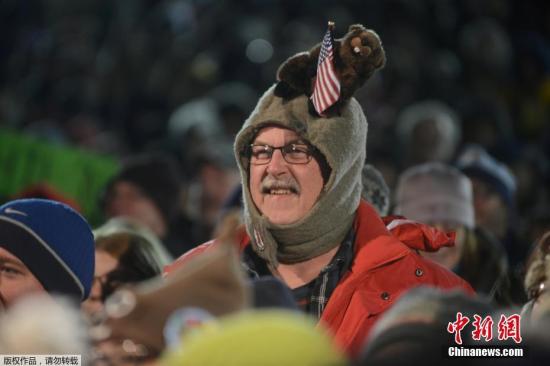 ����ʱ��2016��2��2�գ����������������ᣬ������ףһ��һ�ȵ��������ա���������󿴵��Լ���Ӱ�ӣ��ͱ������켴�����������������󡰷ƶ���Ԥ�⺮��Ķ�����Ҫ�������ܡ�