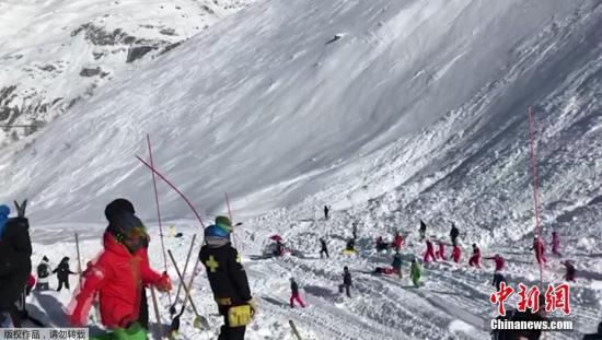 资料图：当地时间2月13日，法国滑雪旅游胜地蒂涅发生雪崩。