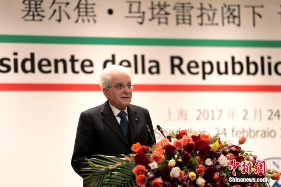 2月24日，正在中国进行国事访问的意大利总统赛尔焦・马塔雷拉到访上海复旦大学，并发表演讲。赛尔焦・马塔雷拉表示，希望建立一条知识的“新丝绸之路”，并表明了意大利对于中国“一带一路”倡议的支持。<a target='_blank' href='http://www.chinanews.com/'>中新社</a>记者 张亨伟 摄