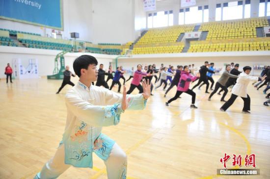 ����ͼΪ���ϸ�У̫������ο��࣬����̫���Ļ��� <a target='_blank' href='http://www.chinanews.com/'>������</a>���� ��Ƚ�� �㡣