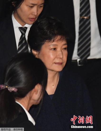 朴槿惠新书暗示要重返政坛？律师正面回应