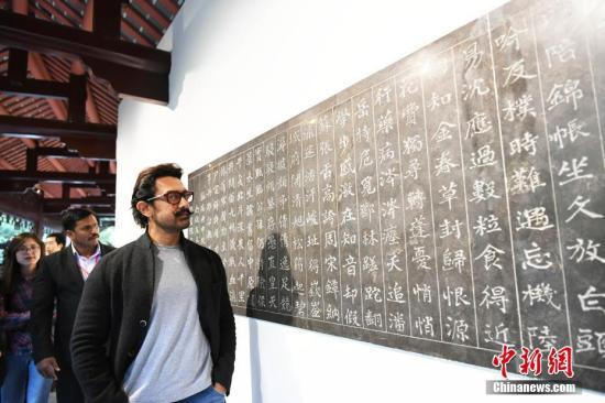 4月20日，印度国宝级影星阿米尔・汗来到四川成都，开启了他体验中国四川行成都站的系列活动。安源 摄