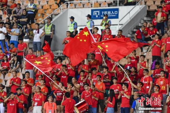 资料图：中国足球应该降降火。 <a target='_blank' href='http://www.chinanews.com/'>中新社</a>记者 陈骥旻 摄