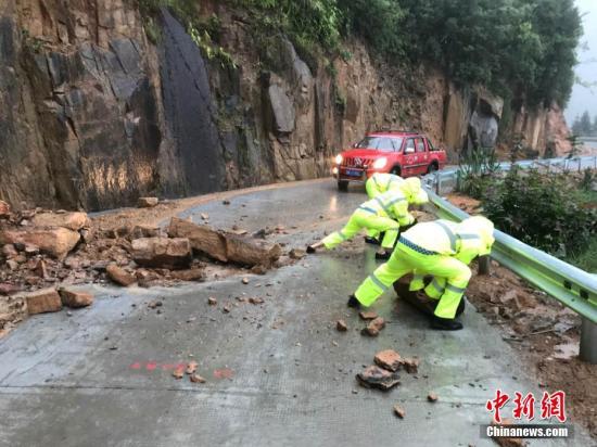 江南华南西南强降雨致15人死亡失踪 直接经济损失6.2亿